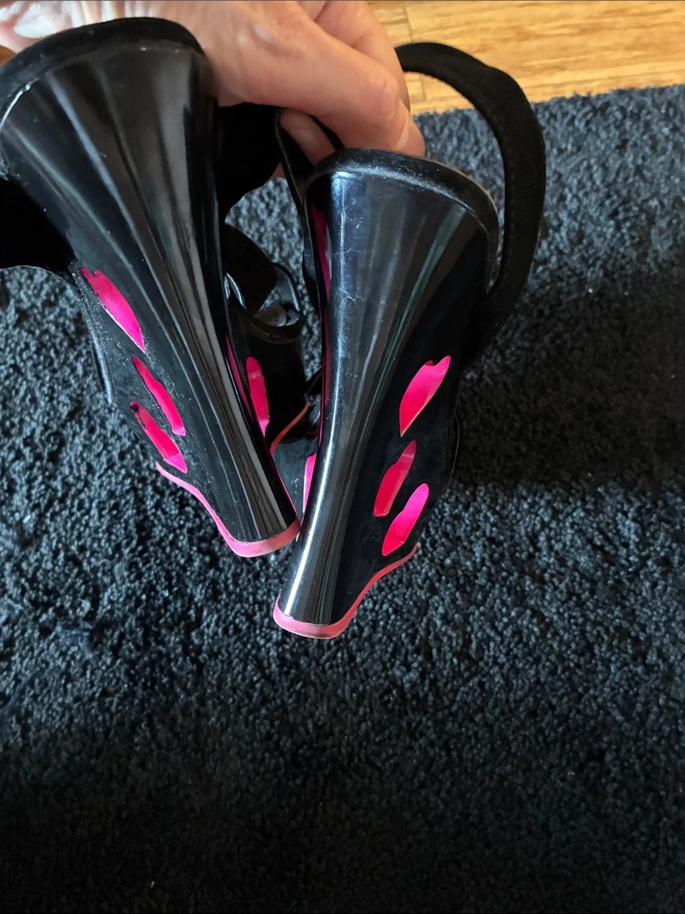 Shiekh Black & Hot Pink Cutout Heart Patent Wedge Sandals Wrap Strap - Womens 10